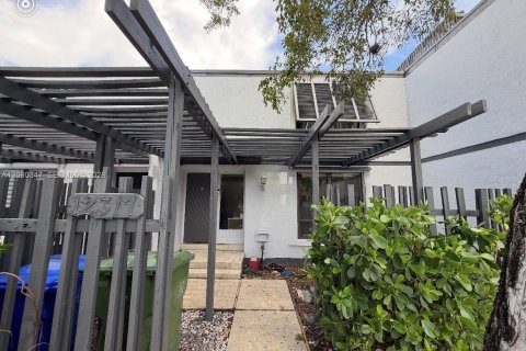 Adosado en venta en Pembroke Pines, Florida, 3 dormitorios, 129.69 m2 № 2375159 - foto 2