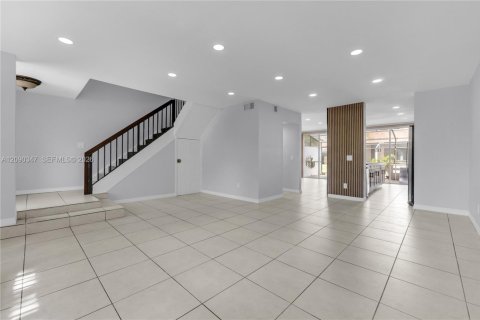 Adosado en venta en Pembroke Pines, Florida, 3 dormitorios, 129.69 m2 № 2375159 - foto 22