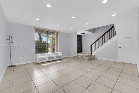 Adosado en venta en Pembroke Pines, Florida, 3 dormitorios, 129.69 m2 № 2375159 - foto 18