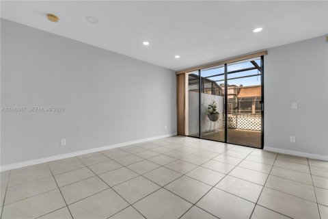 Adosado en venta en Pembroke Pines, Florida, 3 dormitorios, 129.69 m2 № 2375159 - foto 21