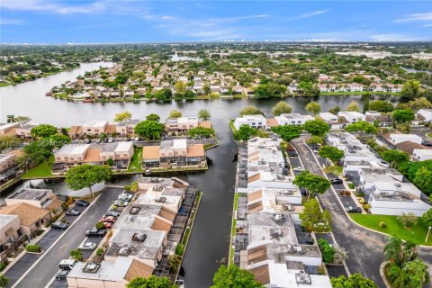 Adosado en venta en Pembroke Pines, Florida, 3 dormitorios, 129.69 m2 № 2375159 - foto 27