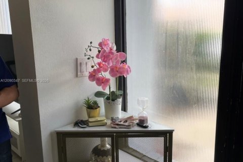 Adosado en venta en Pembroke Pines, Florida, 3 dormitorios, 129.69 m2 № 2375159 - foto 4