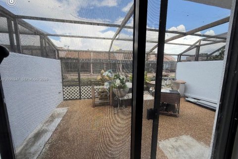 Adosado en venta en Pembroke Pines, Florida, 3 dormitorios, 129.69 m2 № 2375159 - foto 16