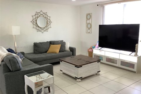 Adosado en venta en Pembroke Pines, Florida, 3 dormitorios, 129.69 m2 № 2375159 - foto 6
