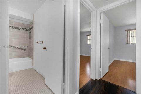 Adosado en venta en Pembroke Pines, Florida, 3 dormitorios, 129.69 m2 № 2375159 - foto 17