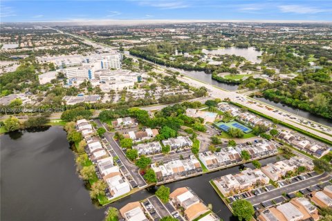 Adosado en venta en Pembroke Pines, Florida, 3 dormitorios, 129.69 m2 № 2375159 - foto 29