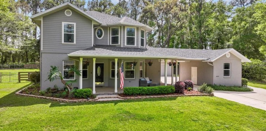House in Gainesville, Florida 4 bedrooms, 266.82 sq.m. № 1732445