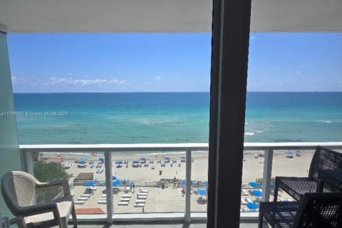Condo in Sunny Isles Beach, Florida  № 1695785 - photo 6