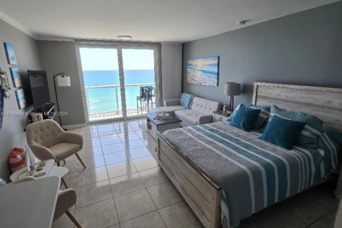 Condo in Sunny Isles Beach, Florida  № 1695785 - photo 5