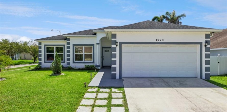 Villa ou maison à Kissimmee, Floride 4 chambres, 133.13 m2 № 2236235