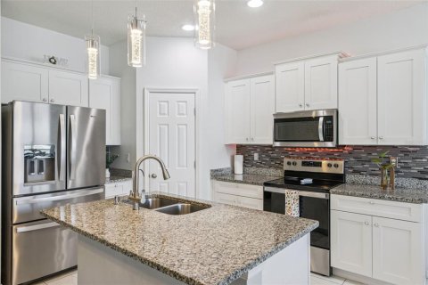 Villa ou maison à vendre à Kissimmee, Floride: 4 chambres, 133.13 m2 № 2236235 - photo 8