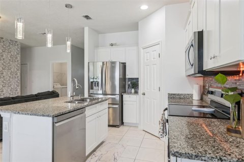 Villa ou maison à vendre à Kissimmee, Floride: 4 chambres, 133.13 m2 № 2236235 - photo 6