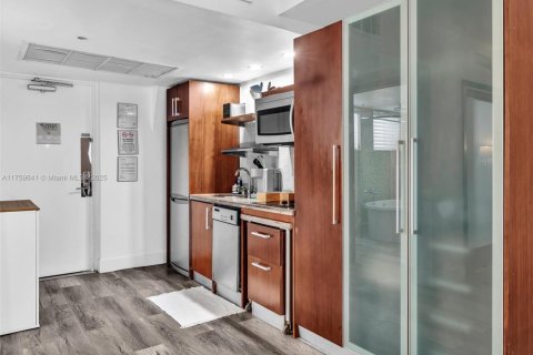 Condominio en venta en Miami Beach, Florida, 1 dormitorio, 44.13 m2 № 1963050 - foto 8