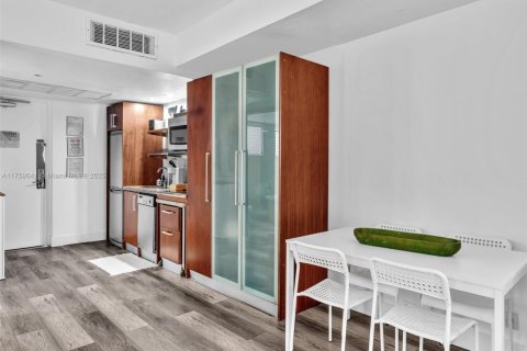 Condominio en venta en Miami Beach, Florida, 1 dormitorio, 44.13 m2 № 1963050 - foto 11