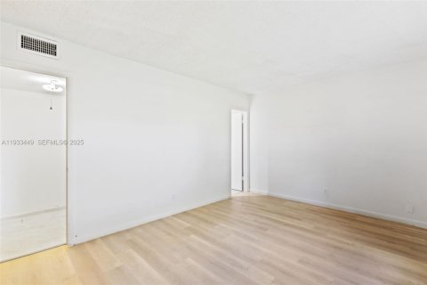 Copropriété à vendre à Margate, Floride: 2 chambres, 91.97 m2 № 1992623 - photo 8