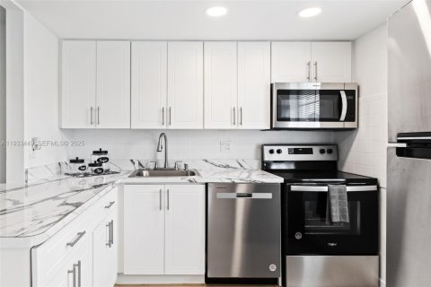 Copropriété à vendre à Margate, Floride: 2 chambres, 91.97 m2 № 1992623 - photo 1