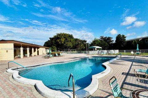 Condo in Margate, Florida, 2 bedrooms  № 1992623 - photo 17