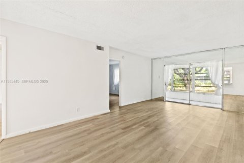 Copropriété à vendre à Margate, Floride: 2 chambres, 91.97 m2 № 1992623 - photo 7