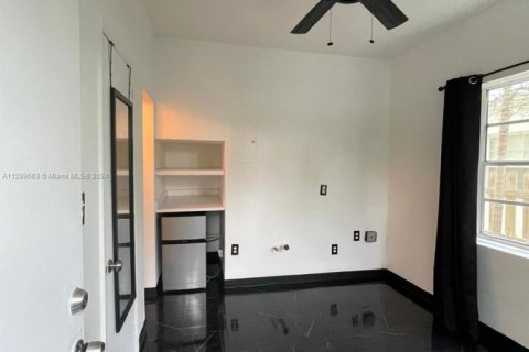 Studio in the Condo in Miami Beach, Florida  № 2241874