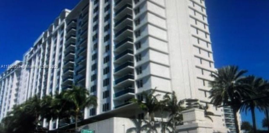 Estudio en el Condominio en Miami Beach, Florida  № 1811819