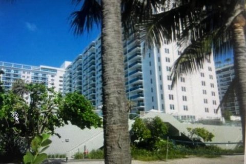 Condominio en venta en Miami Beach, Florida, 70.61 m2 № 1811819 - foto 3
