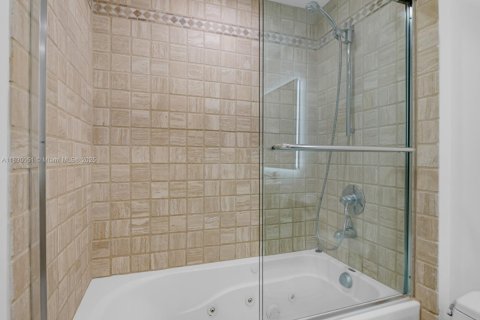 Condominio en venta en Miami Beach, Florida, 70.61 m2 № 1811819 - foto 16