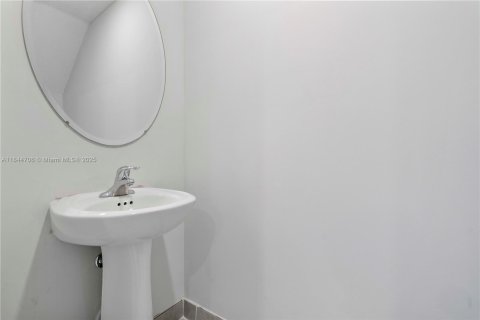 Townhouse in Homestead, Florida 3 bedrooms, 129.41 sq.m. № 1839759 - photo 14
