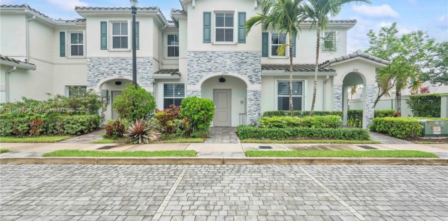 Townhouse in Homestead, Florida 3 bedrooms, 129.41 sq.m. № 1839759