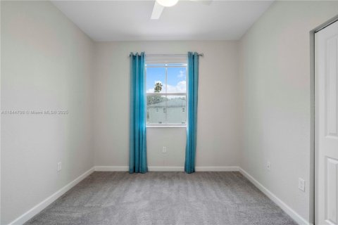 Townhouse in Homestead, Florida 3 bedrooms, 129.41 sq.m. № 1839759 - photo 16