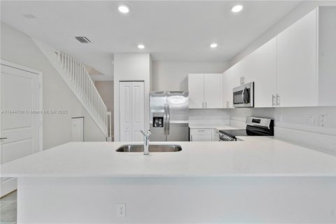 Townhouse in Homestead, Florida 3 bedrooms, 129.41 sq.m. № 1839759 - photo 9
