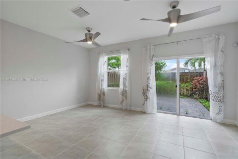 Townhouse in Homestead, Florida 3 bedrooms, 129.41 sq.m. № 1839759 - photo 10