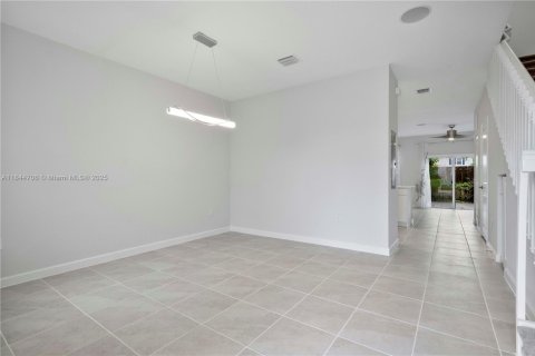 Townhouse in Homestead, Florida 3 bedrooms, 129.41 sq.m. № 1839759 - photo 4