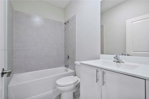 Townhouse in Homestead, Florida 3 bedrooms, 129.41 sq.m. № 1839759 - photo 20