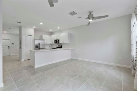 Townhouse in Homestead, Florida 3 bedrooms, 129.41 sq.m. № 1839759 - photo 12