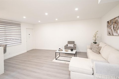 Condominio en venta en Hollywood, Florida, 2 dormitorios, 100.15 m2 № 1762970 - foto 16