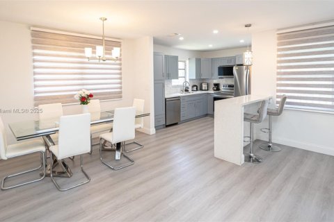 Condominio en venta en Hollywood, Florida, 2 dormitorios, 100.15 m2 № 1762970 - foto 18