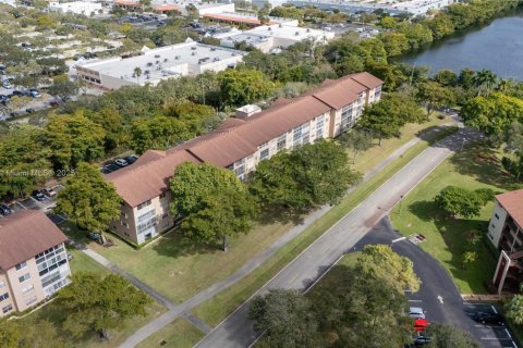 Copropriété à louer à Pembroke Pines, Floride: 2 chambres, 140 m2 № 1952881 - photo 19