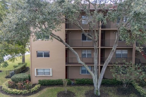 Copropriété à louer à Pembroke Pines, Floride: 2 chambres, 140 m2 № 1952881 - photo 2