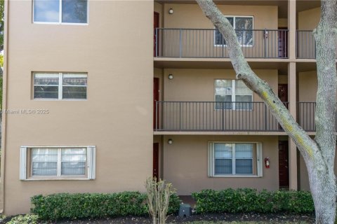 Copropriété à louer à Pembroke Pines, Floride: 2 chambres, 140 m2 № 1952881 - photo 6
