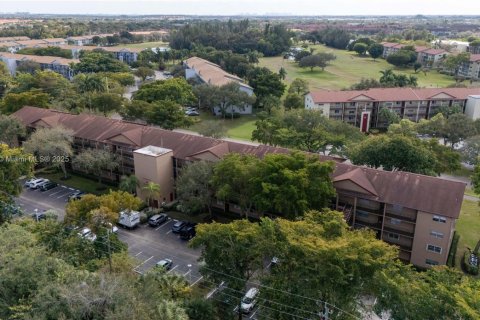 Copropriété à louer à Pembroke Pines, Floride: 2 chambres, 140 m2 № 1952881 - photo 3
