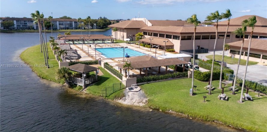 Condo à Pembroke Pines, Floride, 2 chambres  № 1952881