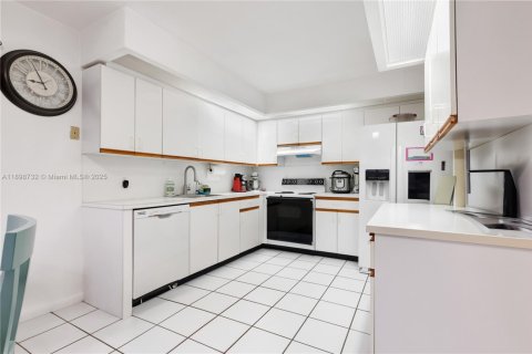 Copropriété à louer à Pembroke Pines, Floride: 2 chambres, 140 m2 № 1952881 - photo 10