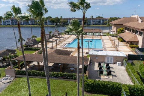 Copropriété à louer à Pembroke Pines, Floride: 2 chambres, 140 m2 № 1952881 - photo 16