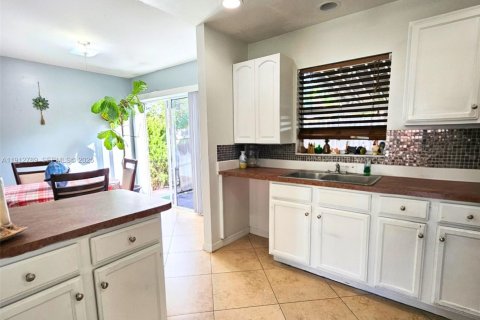 Villa ou maison à vendre à Lehigh Acres, Floride: 2 chambres № 1988054 - photo 4