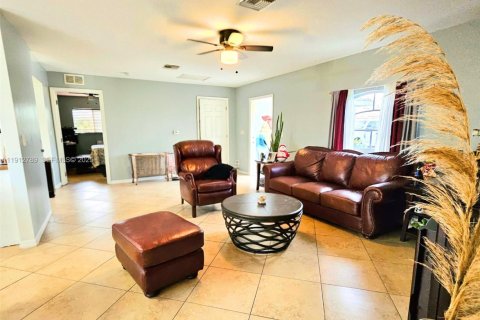 Villa ou maison à vendre à Lehigh Acres, Floride: 2 chambres № 1988054 - photo 6