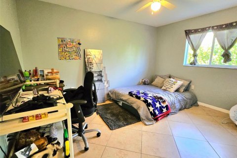 Villa ou maison à vendre à Lehigh Acres, Floride: 2 chambres № 1988054 - photo 19