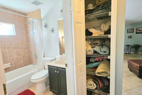 Villa ou maison à vendre à Lehigh Acres, Floride: 2 chambres № 1988054 - photo 15