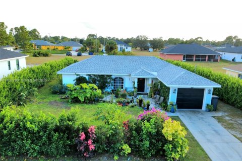Villa ou maison à vendre à Lehigh Acres, Floride: 2 chambres № 1988054 - photo 1