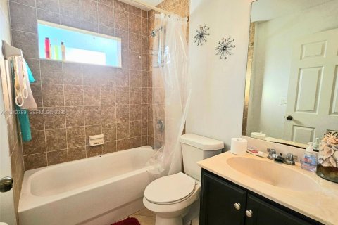 Villa ou maison à vendre à Lehigh Acres, Floride: 2 chambres № 1988054 - photo 16