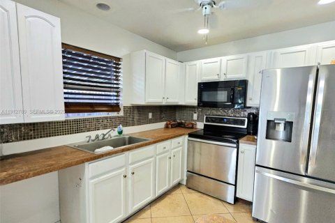 Villa ou maison à vendre à Lehigh Acres, Floride: 2 chambres № 1988054 - photo 3